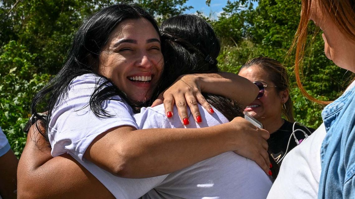 Thumbnail de El abrazo en El Rodeo I y la carpa que no se levanta: la cárcel desmiente el optimismo de Panamá